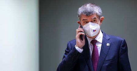 Testy na koronawirusa dla wszystkich pracowników. Czesi walczą z pandemią
