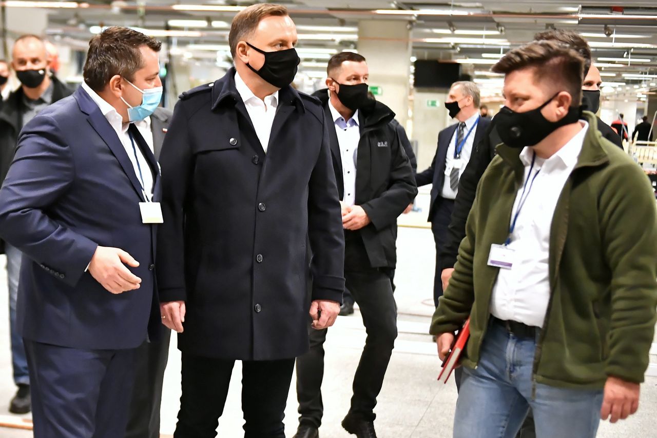 Co dalej ze "szpitalem narodowym"? Duda mógł zarazić kierownictwo
