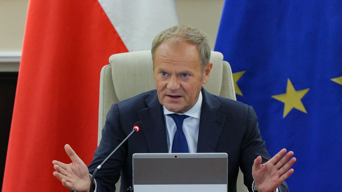 Warszawa, 17.09.2025. Premier Donald Tusk na posiedzeniu rządu w KPRM w Warszawie, 17 bm. Zgodnie z zapowiedzią premiera, ministrowie mają podjąć uchwałę zobowiązującą do zakupu okrętów podwodnych w programie Orka do końca roku. (mr) PAP/Paweł Supernak