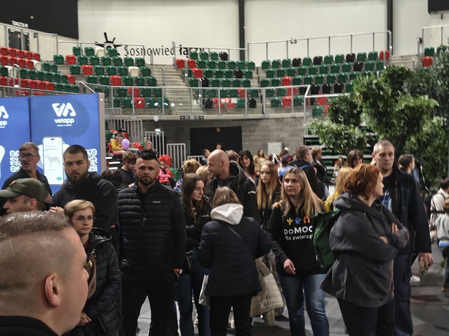 W środku hala pękała w szwach!Kliknij w strzałkę, aby przejść do następnego zdjęcia -&gt;