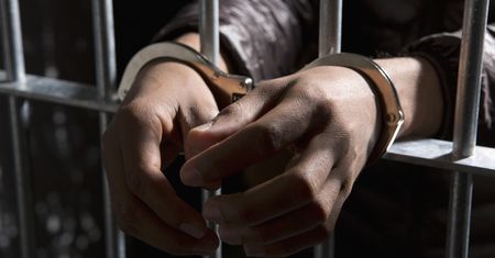 Pijany policjant jechał autem. Po wypadku uciekł. Będzie miał duże problemy