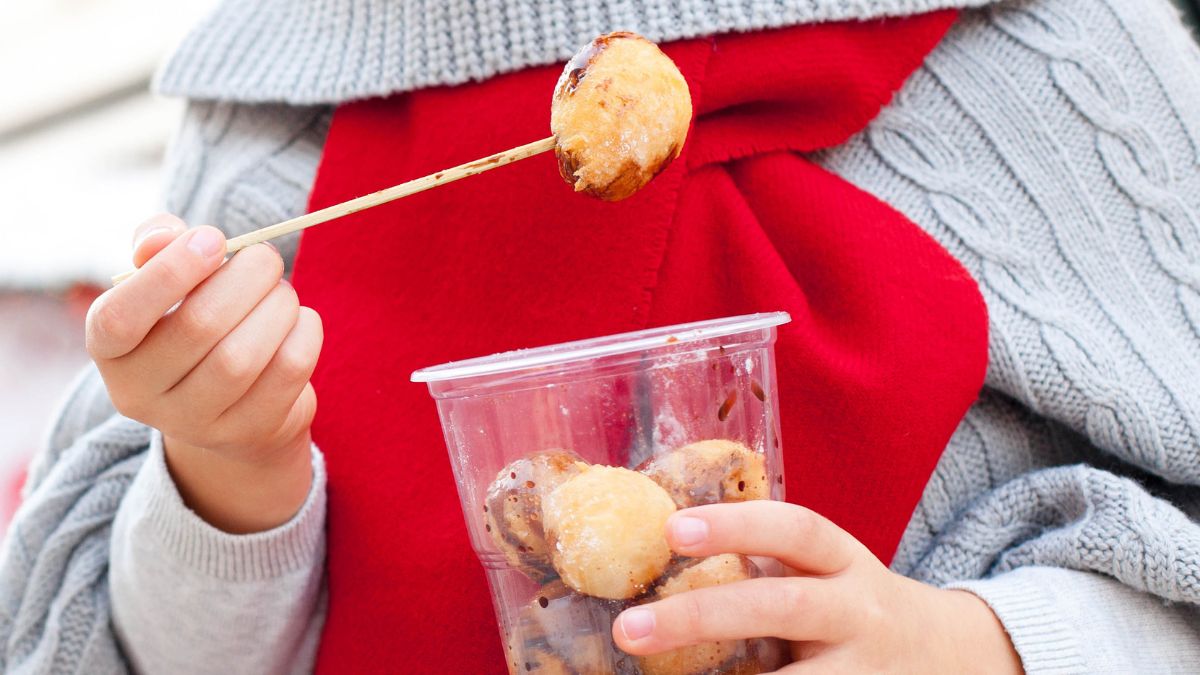 Fritule to popularny zimowy street food w Chorwacji