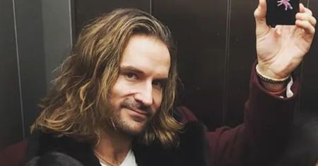 Piotr Stramowski pochwalił się zdjęciem z wyjątkowymi kobietami: "Selfik z windy z MOIMI dziewczynami" (FOTO)