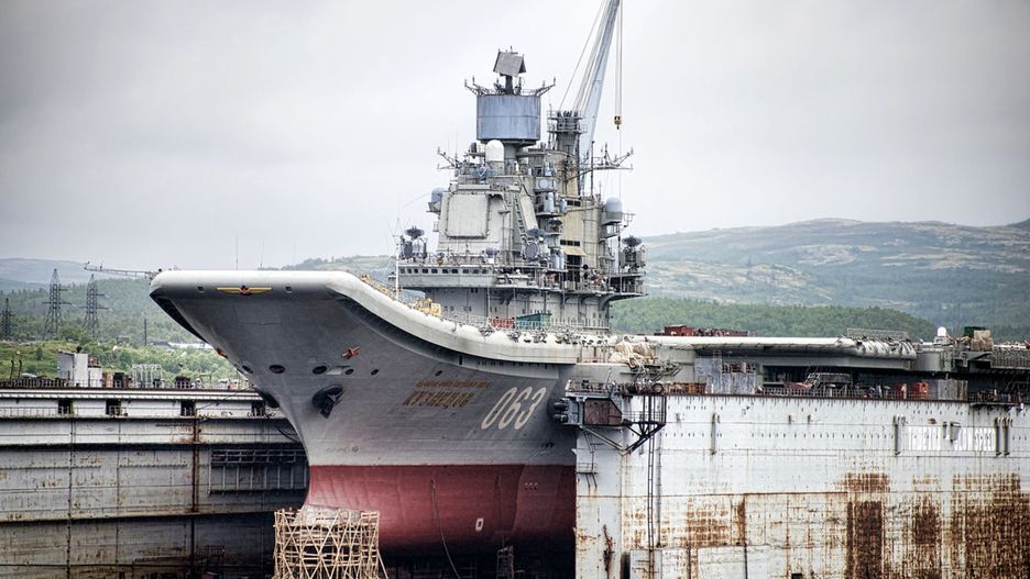 Admirał Kuzniecow w doku PD-50