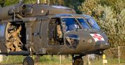 Śmigłowiec Black Hawk na ratunek. Ma podejmować ludzi z dachów