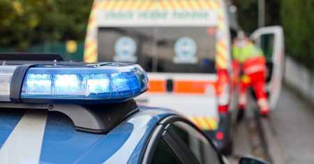 Uderzył, kopał i próbował ugryźć. 49-latek zaatakował medyków w Krośnie