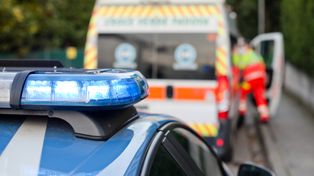 Uderzył, kopał i próbował ugryźć. 49-latek zaatakował medyków w Krośnie