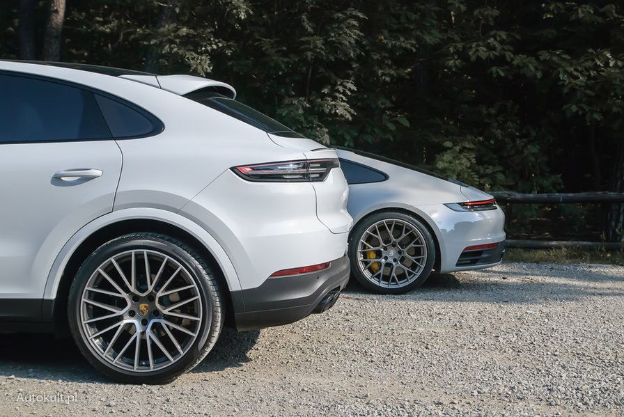 Porsche Cayenne przed 911 - dosłownie i w przenośni (fot. Mateusz Lubczański)