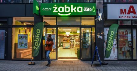 Zakaz handlu w niedzielę. Państwowa Inspekcja Pracy walczy z Żabką