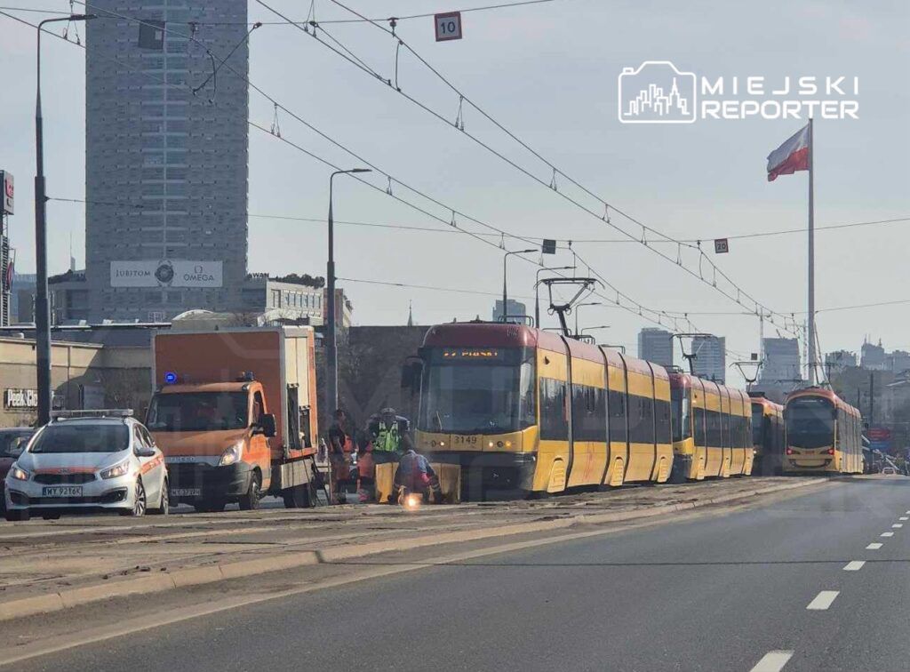 Paraliż komunikacyjny w Warszawie. Nie kursują tramwaje