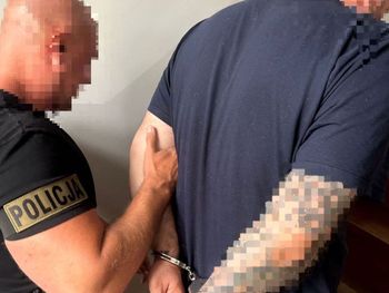Zgłosił kradzież auta, żeby wyłudzić odszkodowanie. Policjanci zatrzymali 53-latka i jego kolegę