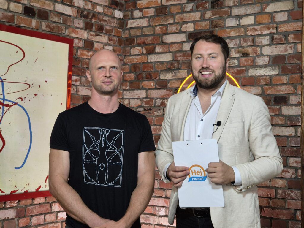 Poznań: Hubert Rommel popularyzuje sztukę stania na rękach
