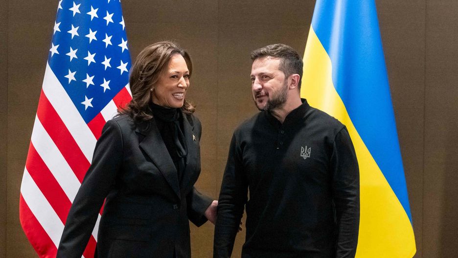 Kamala Harris i Wołodymyr Zełenski podczas szczytu pokojowego 