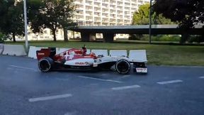 Robert Kubica jeździł bolidem F1 po ulicach Warszawy. Polski kierowca brał udział w nowej kampanii