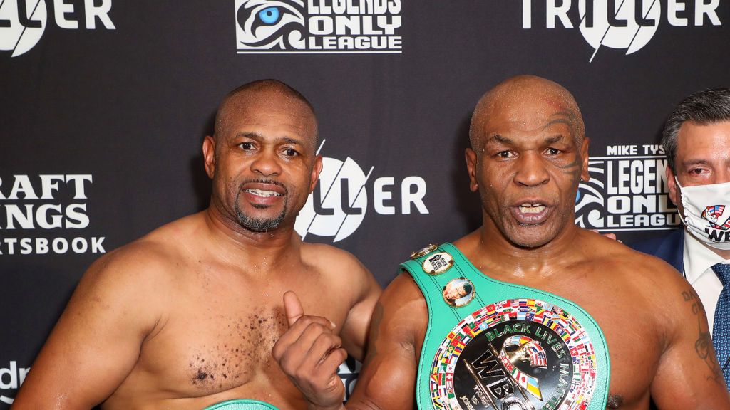 Getty Images / Joe Scarnici/Getty Images / Na zdjęciu: Roy Jones Jr i  Mike Tyson