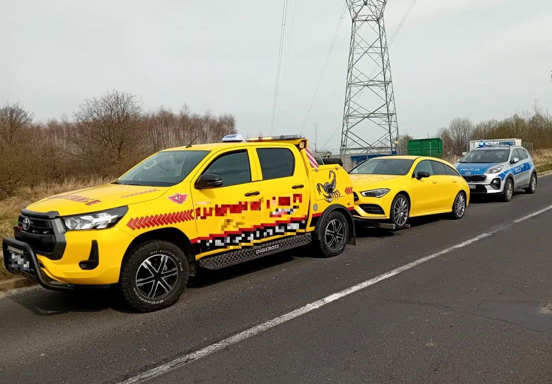 Ten kierowca - przyłapany na jeździe w stanie mocnego upojenia - od razu stracił auto