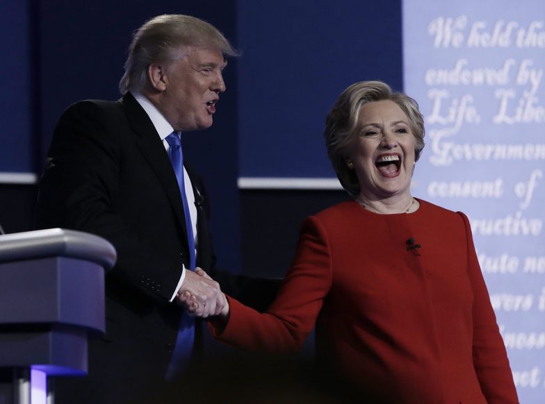 Clinton zadowolona z debaty, Trump robi dobrą minę do złej gry
