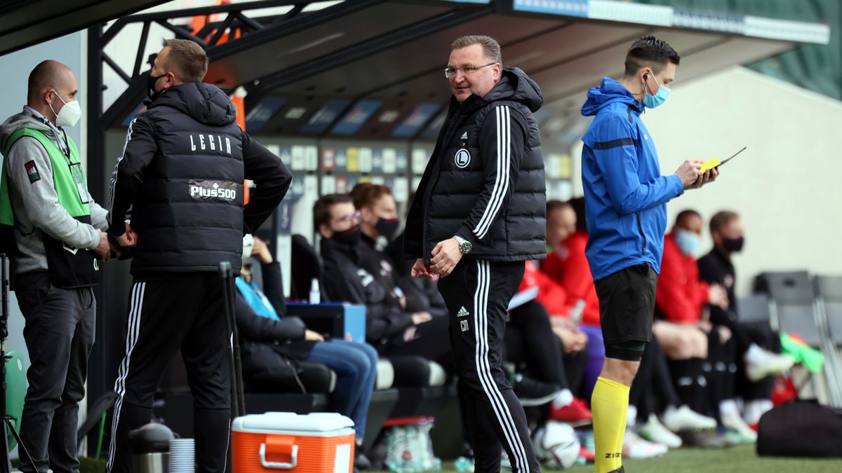 PAP / Leszek Szymański / Na zdjęciu: trener Czesław Michniewicz