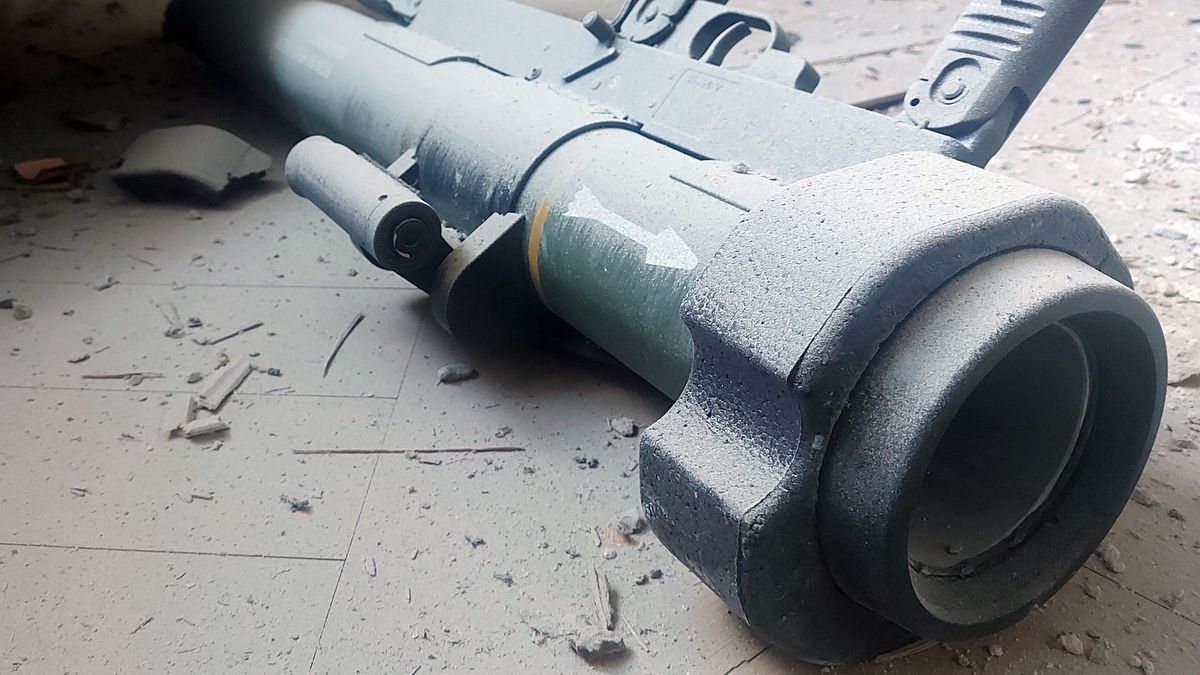 Zniszczenia po eksplozji granatnika w KGP