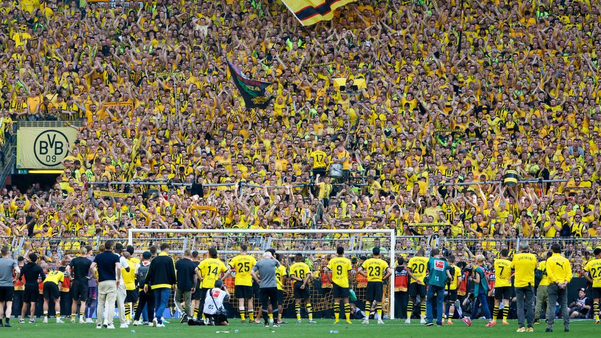 Zdjęcie okładkowe artykułu: Getty Images / Joachim Bywaletz / Na zdjęciu: kibice Borussii Dortmund