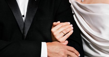 Obrączki ślubne – jak wybrać model, który przetrwa pokolenia?