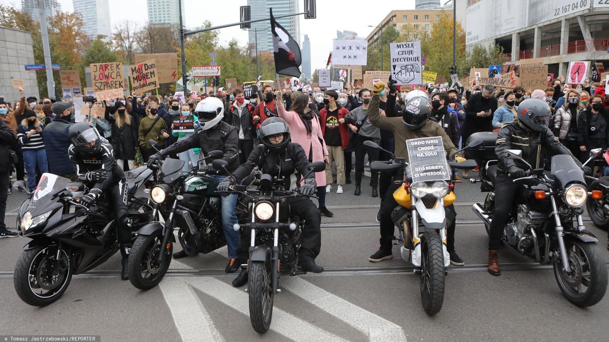 Motocykliści od samego początku wsparli Strajk Kobiet
