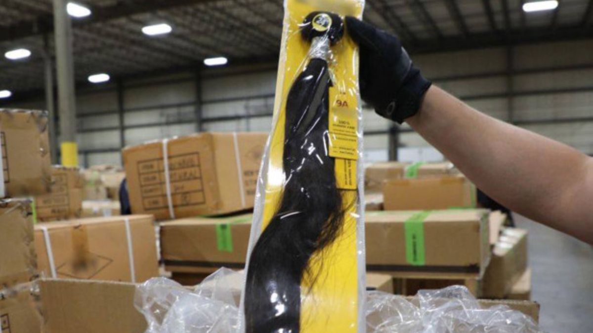 Chińskie firmy mogą pozyskiwać włosy od ujgurskich więźniów