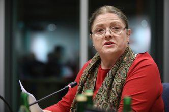 Krystyna Pawłowicz nadal korzysta z przywilejów. Na zakupy z ochroną. Za nasze