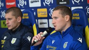 Derby Trójmiasta czy loteria? "Na tym boisku piłka wyczynia cuda"