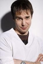 Doświadczony kobieciarz Sam Rockwell