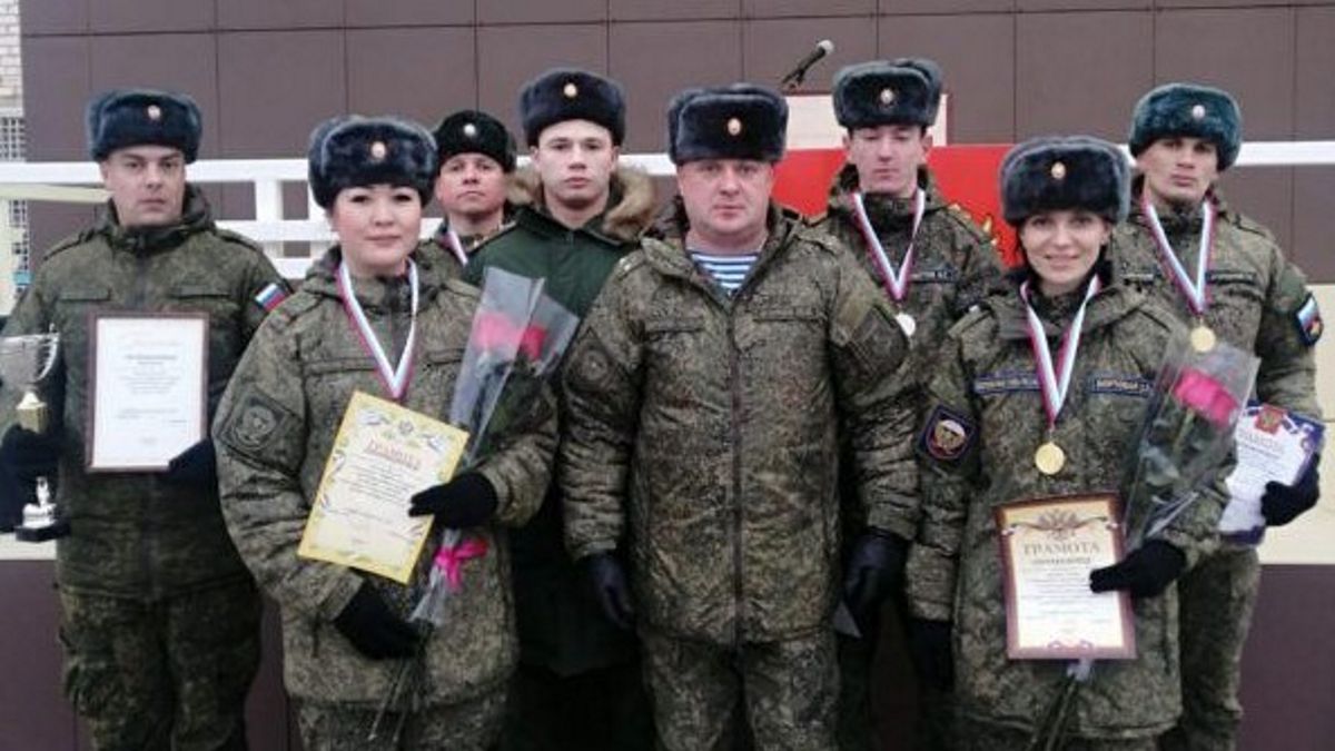 Podczas operacji specjalnej zginął rosyjski podpułkownik Jurij Agarkow ( w środku) 