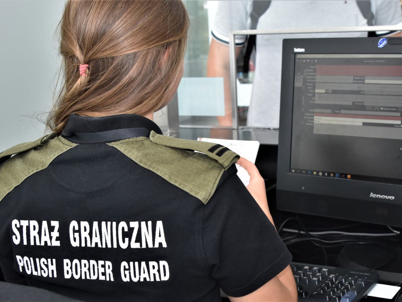 Płacą 6 tys. zł "na rękę". Plus od 900 zł dodatku. Szukają ludzi do pracy