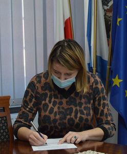 Strajk kobiet. Kurator chce ją ukarać, burmistrz docenia. Nauczycielka pełnomocnikiem ds. kobiet