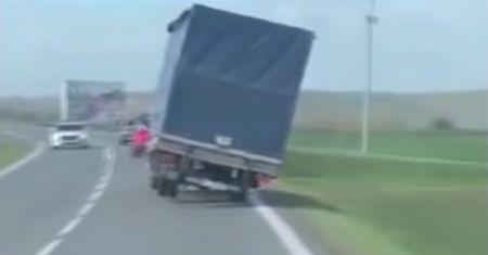 Potężne wichury nad Polską. Nie żyje kierowca ciężarówki. Nagranie