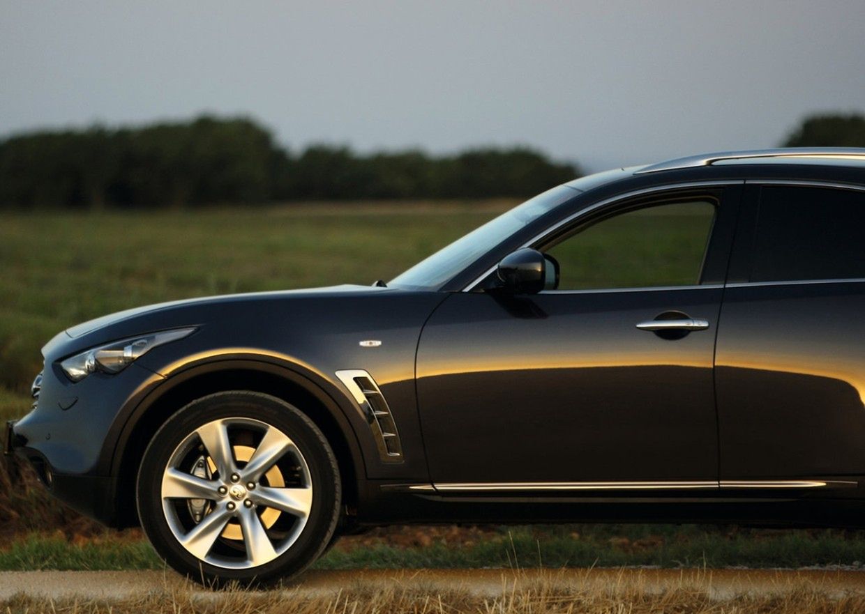 Infiniti FX50 - arystokratyczny SUV napakowany gadżetami 4