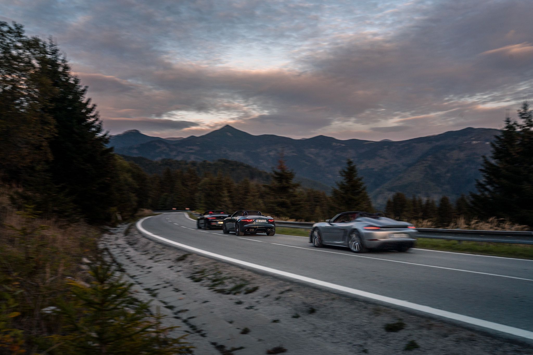 Porsche 718 Spyder vs. Mercedes-AMG SL 63 vs. Jaguar F-Type P450 