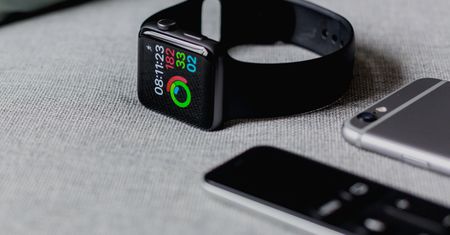 Apple Watch bez funkcji Walkie-Takie. Umożliwiała podsłuchiwanie użytkowników