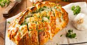 Aromatyczny chleb pizza