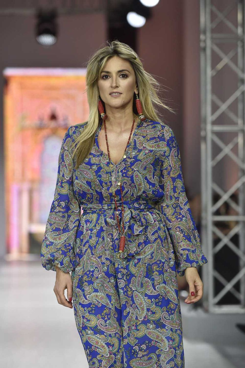Karolina Szostak jako modelka w pokazie Natalii Jaroszewskiej