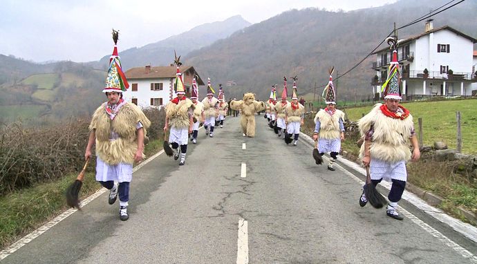 Karnawałowa maskarada w Pirenejach