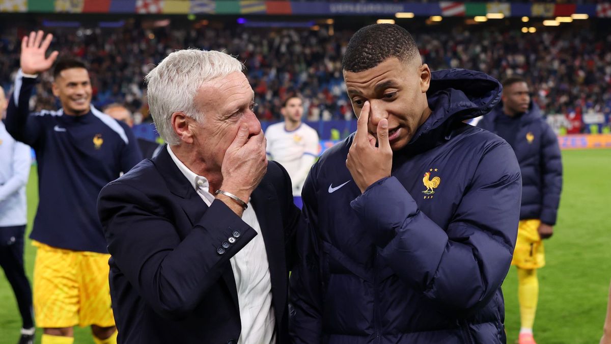 Getty Images / Alex Pantling - UEFA/UEFA via Getty Images / Na zdjęciu: Didier Deschamps (L), Kylian Mbappe