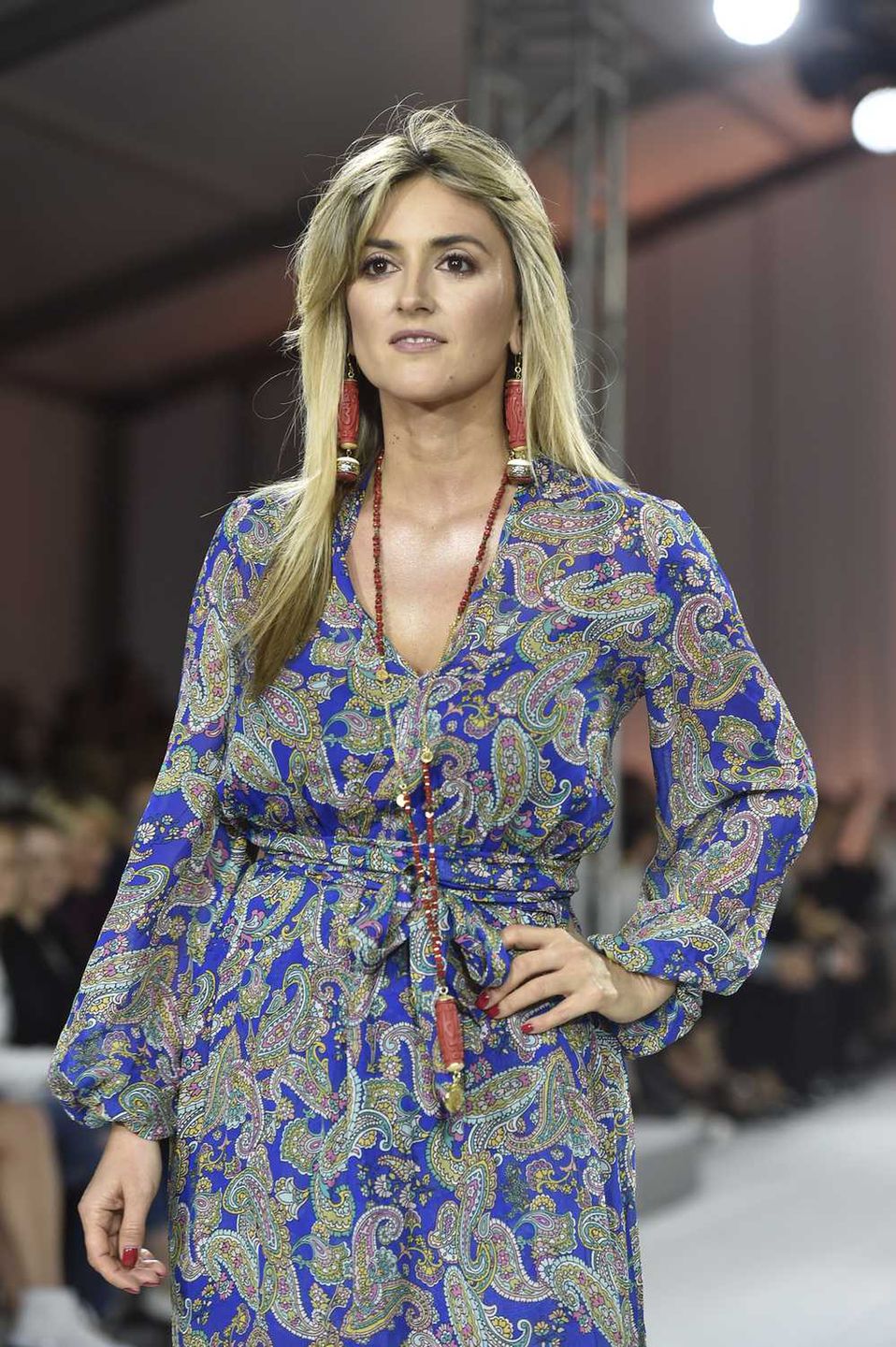 Karolina Szostak jako modelka w pokazie Natalii Jaroszewskiej