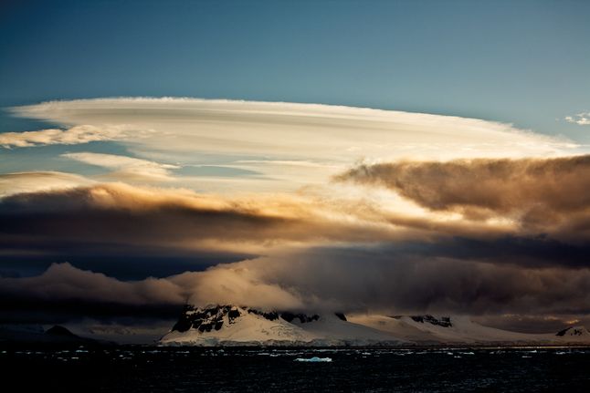 Seaman dokumentuje głównie to, co jest niestety nietrwałe - chumry burzowe oraz krajobrazy w strefie polarnej. Dzisiaj prezentujemy Wam zdjęcia o tej drugiej tematyce.
