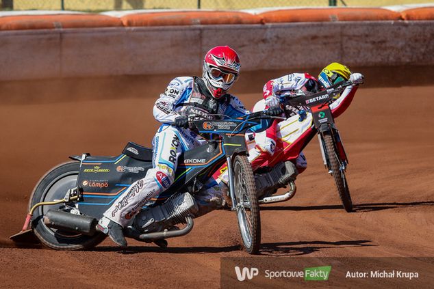 Antti Vuolas w czerwonym kasku