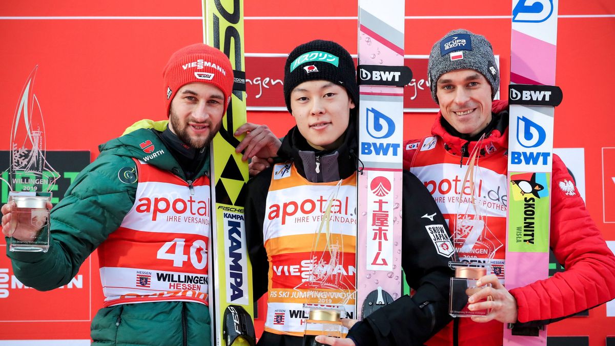 Markus Eisenbichler (z lewej), Ryoyu Kobayashi (w środku) oraz Piotr Żyła (z prawej)