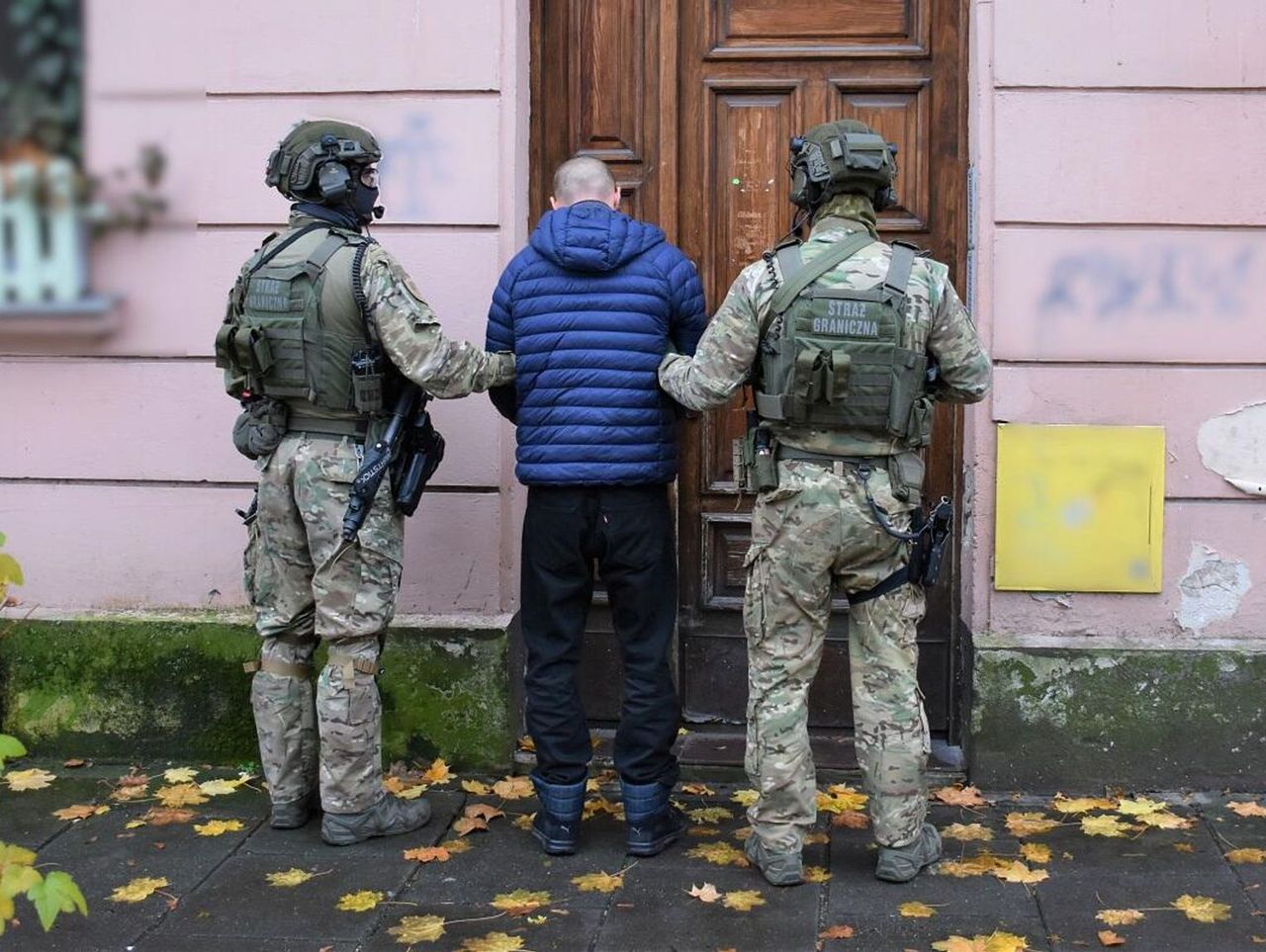 Kraków: Zatrzymanie i deportacja 29-latka. Organizował nielegalną migrację