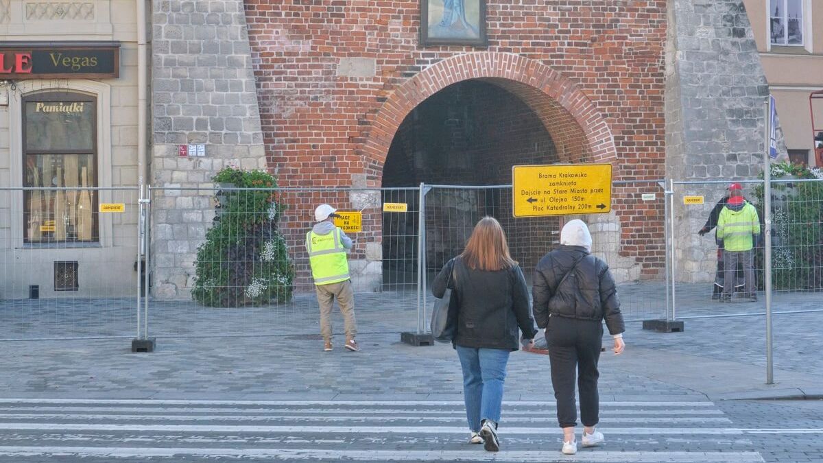 Nie ma przejścia przez Bramę Krakowską