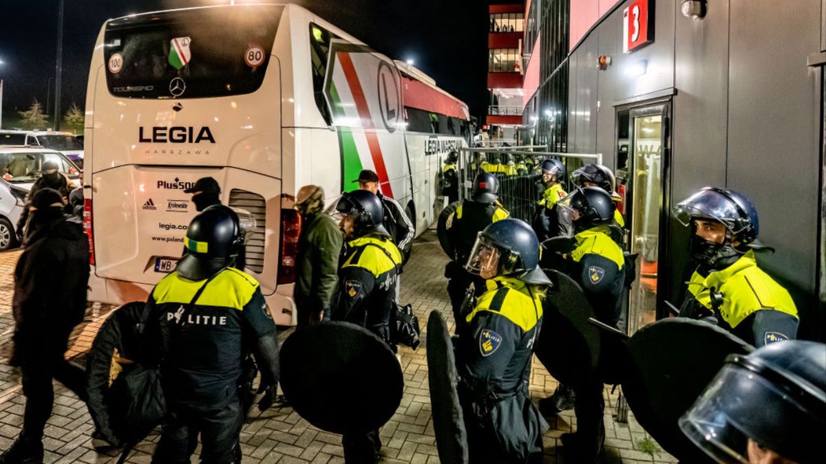 Zdjęcie okładkowe artykułu: Getty Images / Marcel van Dorst/NurPhoto / Na zdjęciu: autokar z piłkarzami Legii