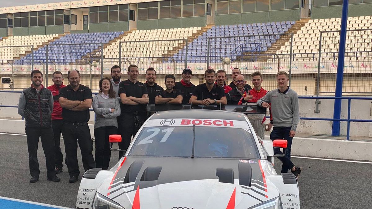 Materiały prasowe / Na zdjęciu: Robin Rogalski (drugi z prawej strony) z zespołem Audi