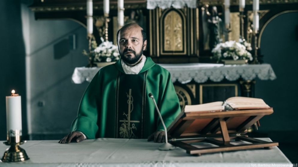 Arkadiusz Jakubik w filmie "Kler"